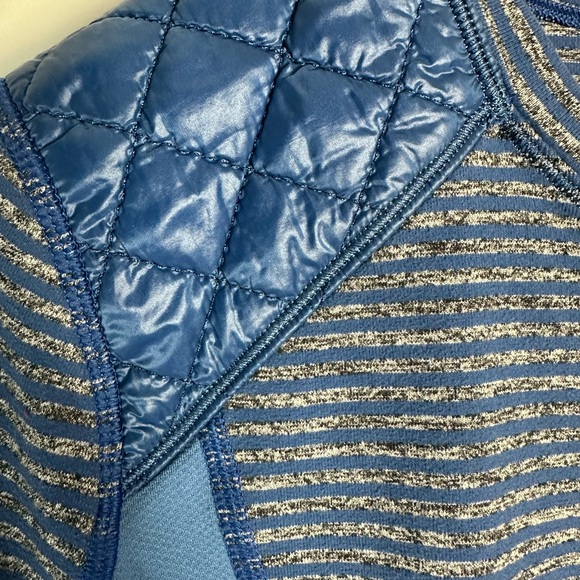 Lululemon Long Sleeve Striped Athletic Top • Size 10 • Quilted Shoulders&Elbows - Picture 10 of 11